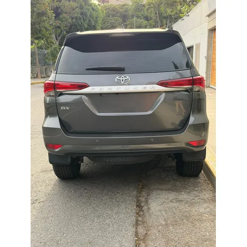 Toyota Fortuner Dubai 2024 Gris Caracas