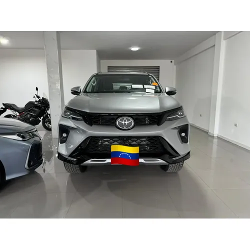 Toyota Fortuner SW4 2026 Plateado Maracaibo