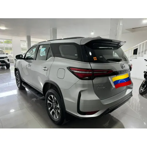 Toyota Fortuner SW4 2026 Plateado Maracaibo