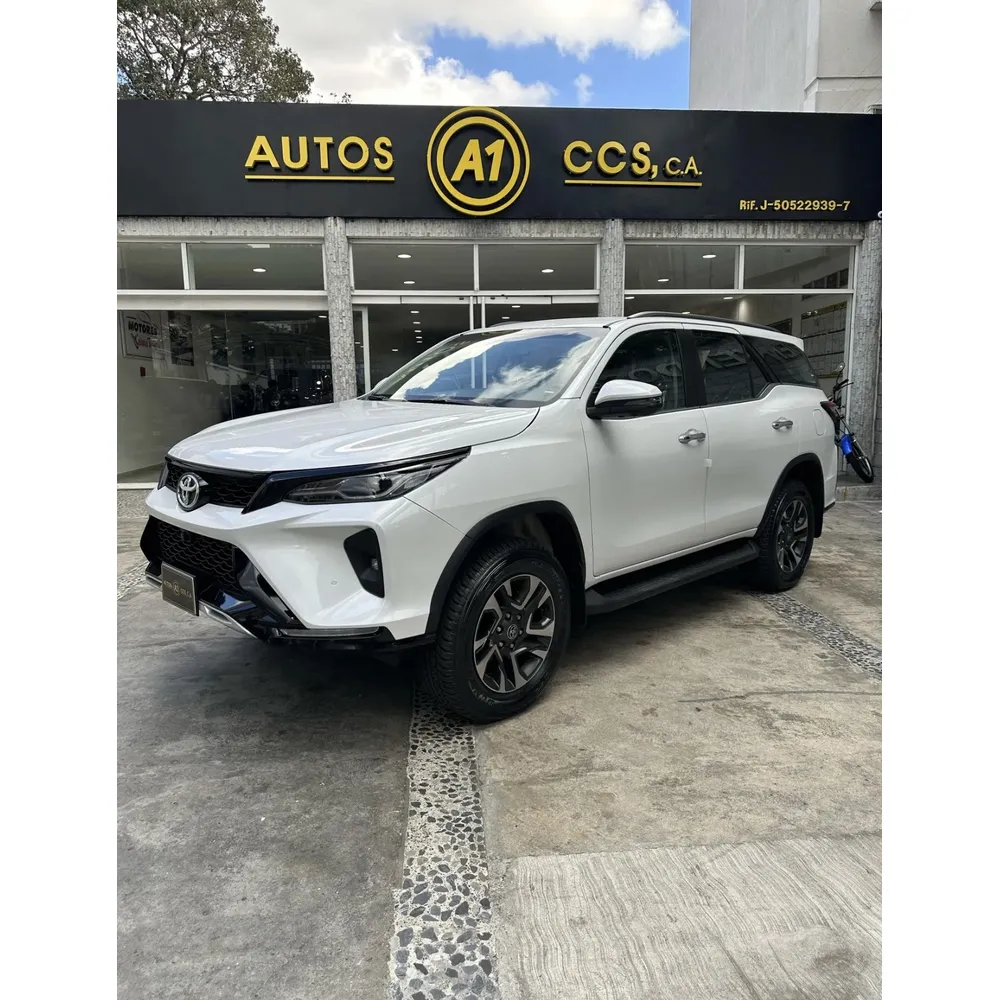 Toyota Fortuner SW4 2026 Plateado Maracaibo