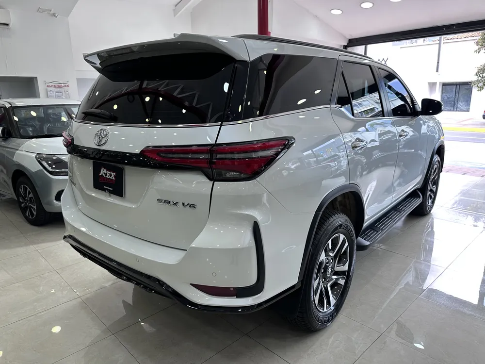 Toyota Fortuner 2024 Blanco Caracas