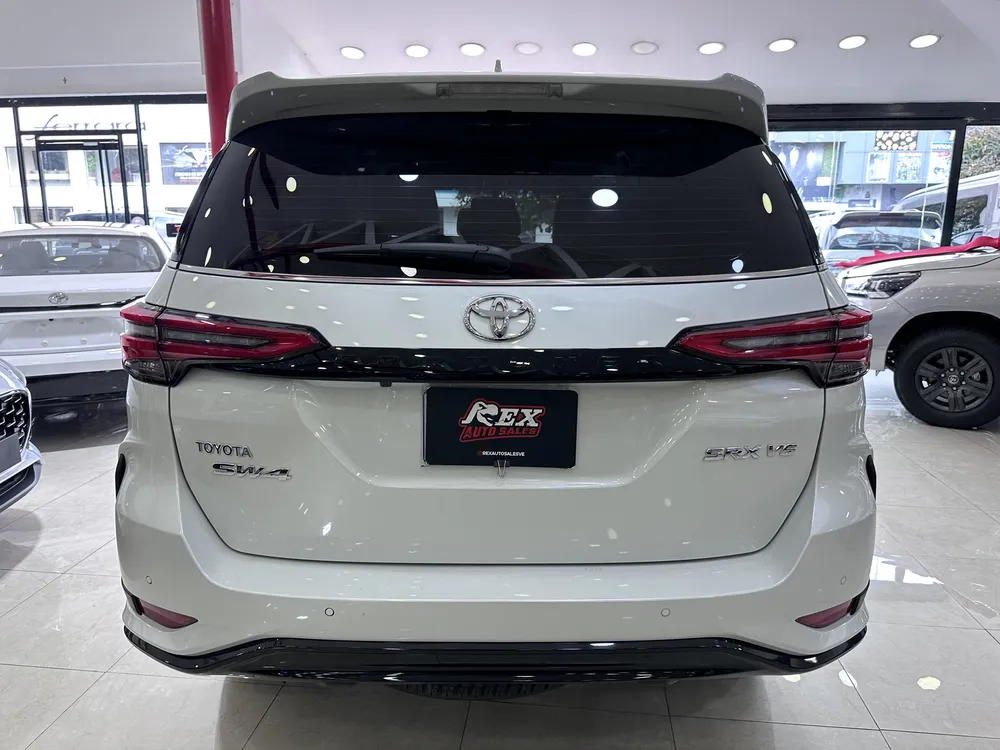 Toyota Fortuner 2024 Blanco Caracas