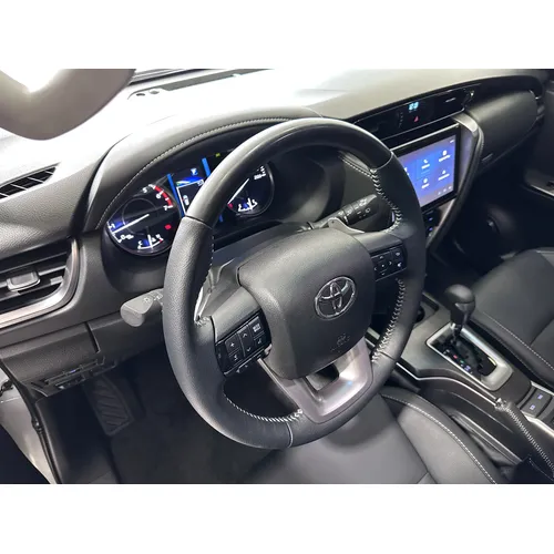 Toyota Fortuner 2024 Blanco Caracas