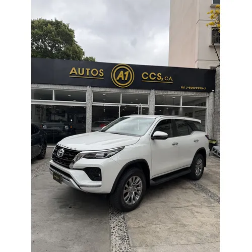 Toyota Fortuner Dubai VX.R 2024 Blanco Caracas