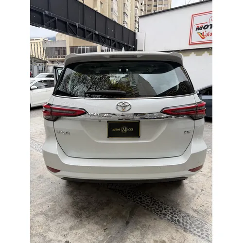 Toyota Fortuner Dubai VX.R 2024 Blanco Caracas