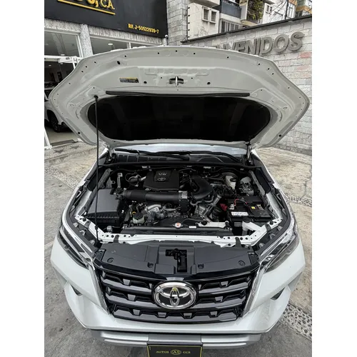 Toyota Fortuner Dubai VX.R 2024 Blanco Caracas