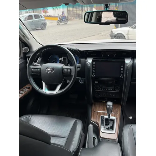 Toyota Fortuner Dubai VX.R 2024 Blanco Caracas