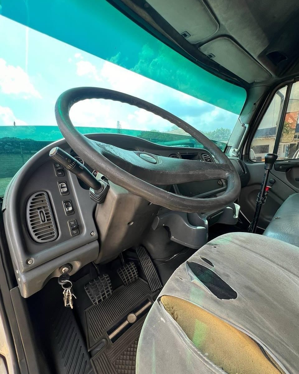 Furgón Freightliner M2 2006 Blanco