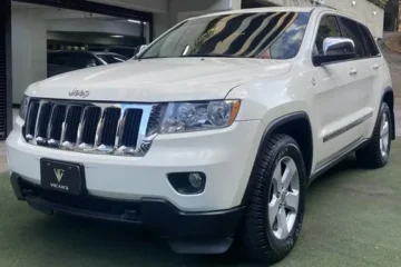 Grand Cherokee Laredo 4x4 2012  108.000 Kms. 16.900$