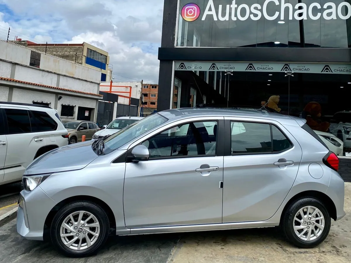 Toyota AGYA G 2025 Plateado Caracas