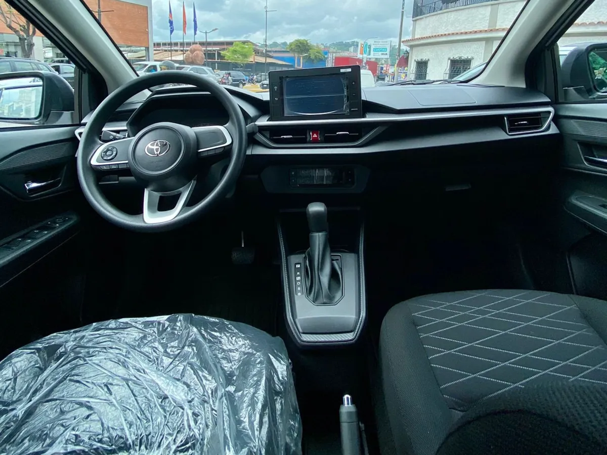 Toyota AGYA G 2025 Plateado Caracas