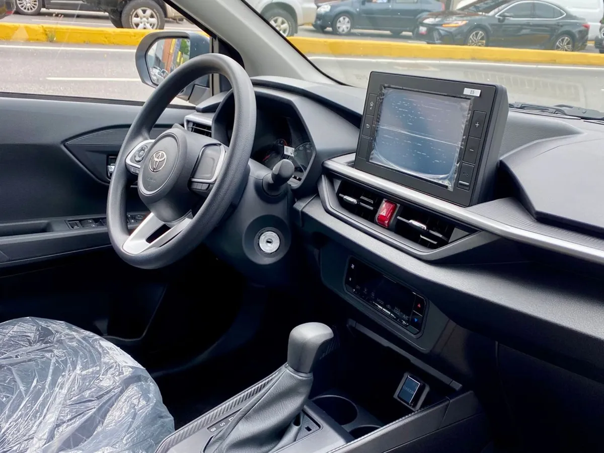 Toyota AGYA G 2025 Plateado Caracas