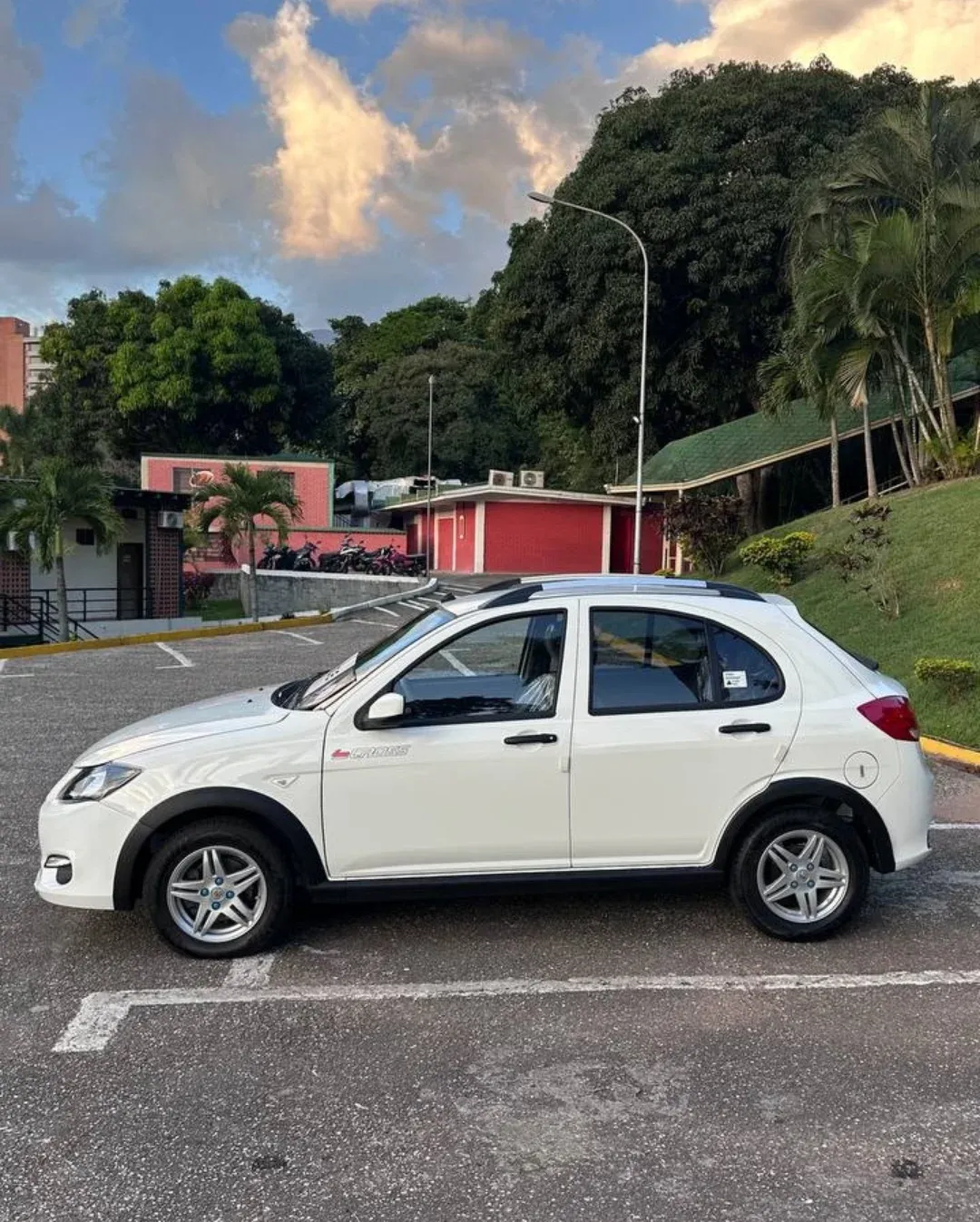 Saipa Quik 2025 Blanco Caracas