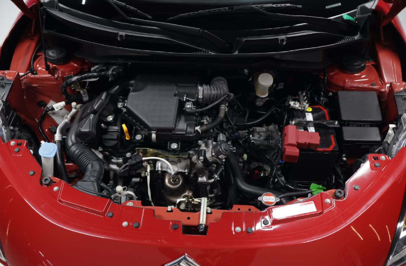 Hatchback Suzuki Swift 2026 rojo12