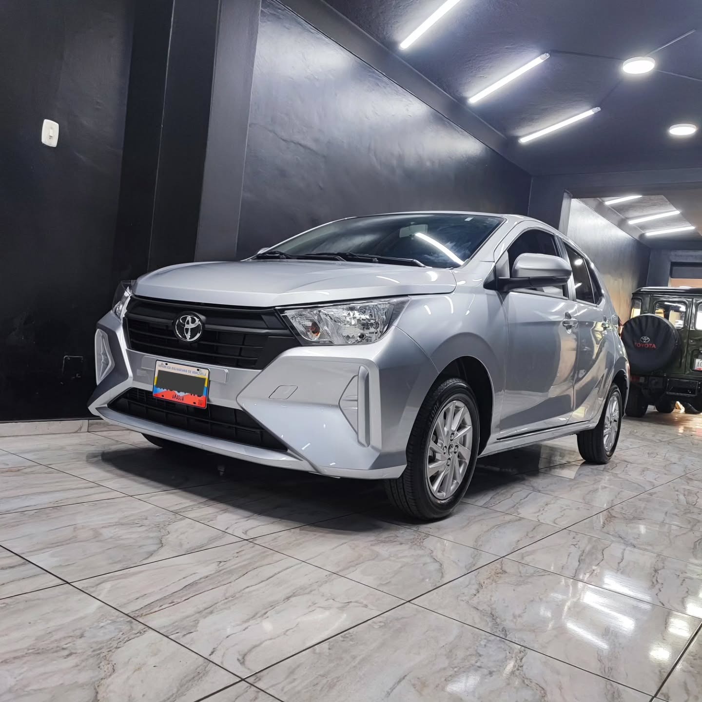 Toyota AGYA G 2025 Plateado Caracas