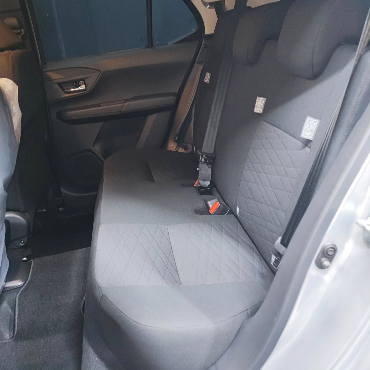 Hatchback Toyota Agya G 2025 plata4
