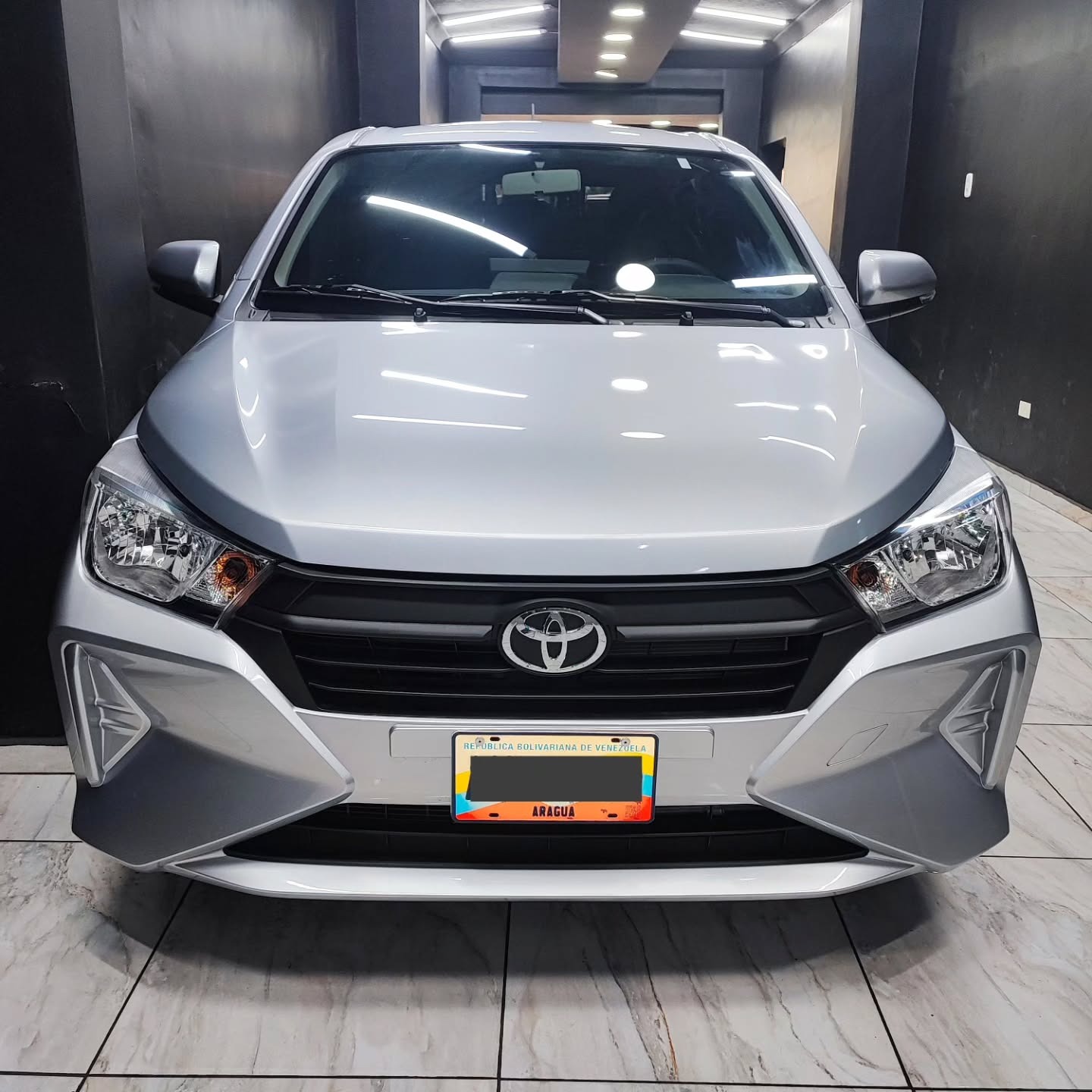 Toyota AGYA G 2025 Plateado Caracas