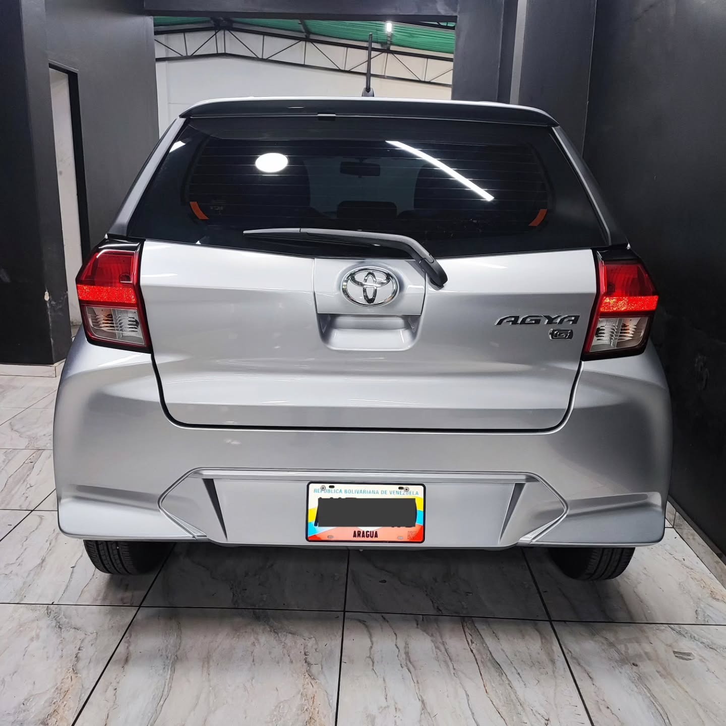 Toyota AGYA G 2025 Plateado Caracas