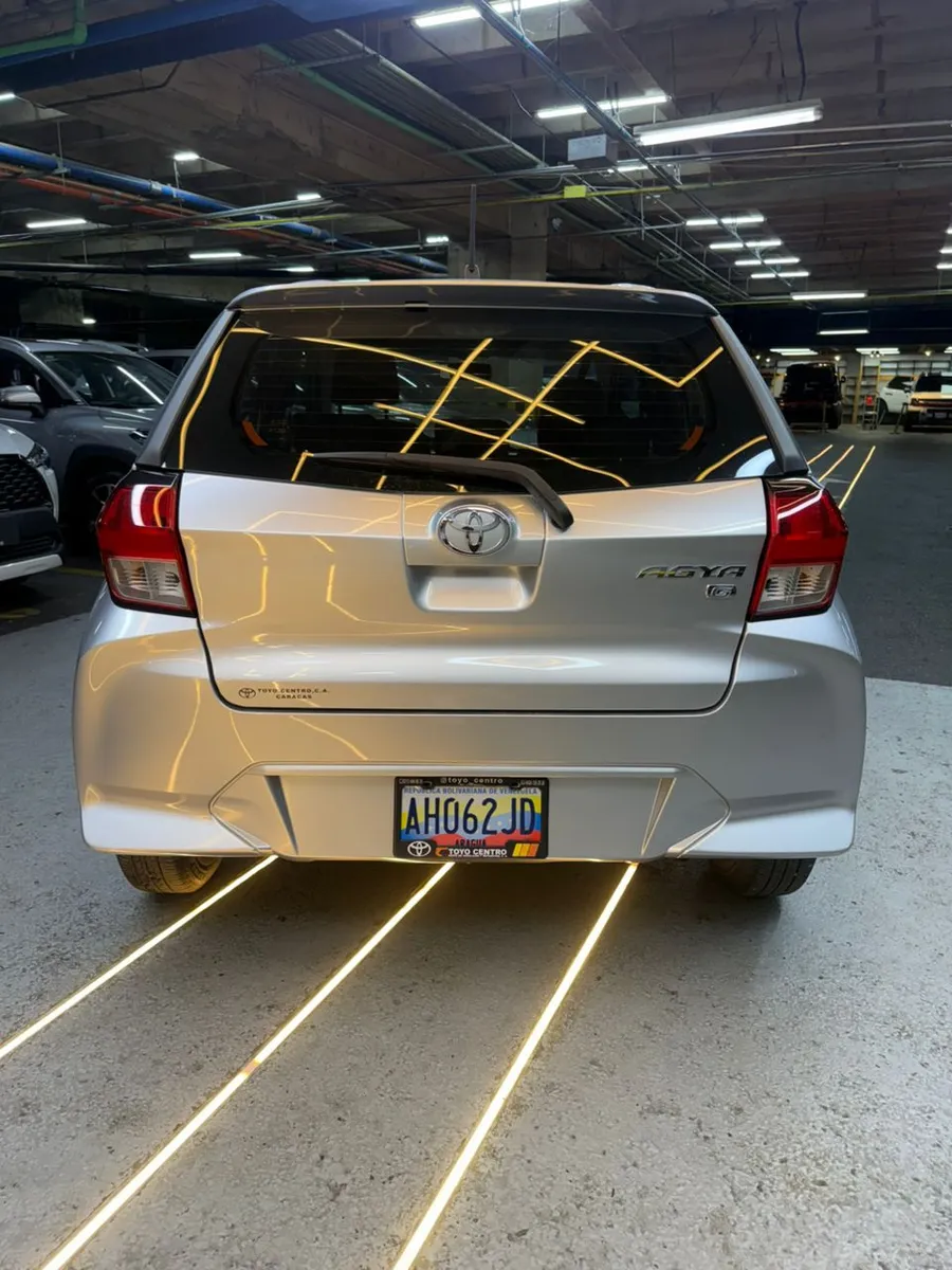 Toyota AGYA G 2025 Plateado Caracas