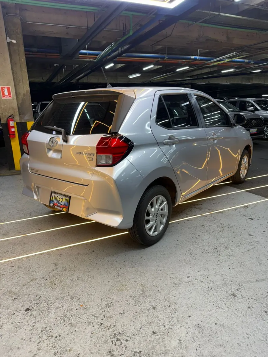 Toyota AGYA G 2025 Plateado Caracas