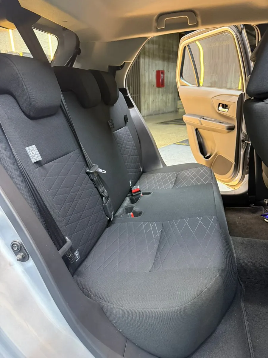 Hatchback Toyota Agya G 2025 plateado7