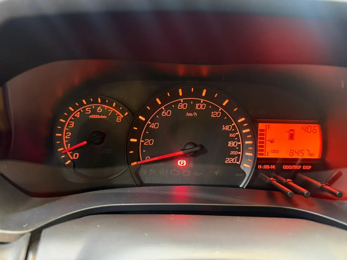 Hatchback Toyota Agya G 2025 plateado8