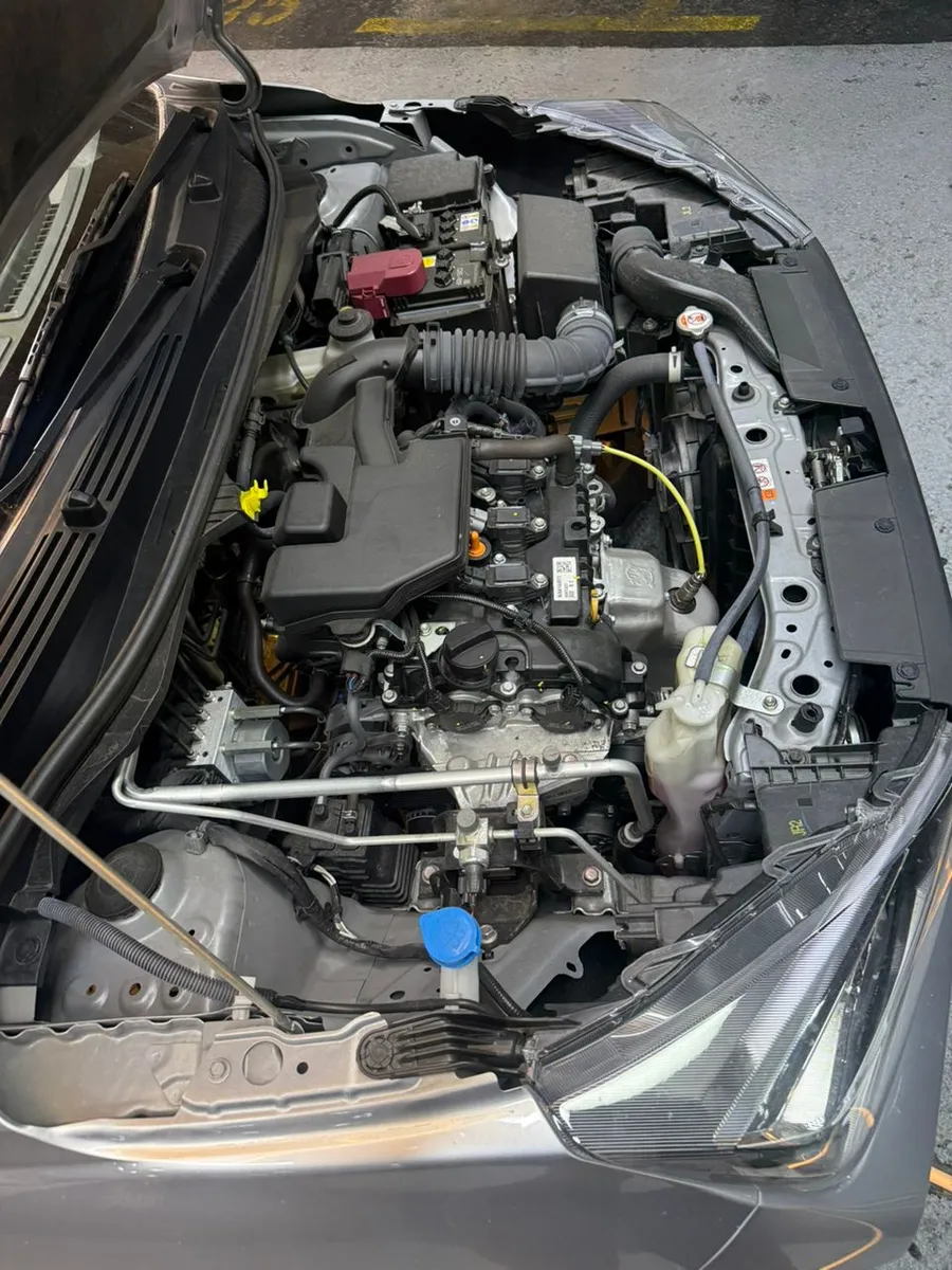 Hatchback Toyota Agya G 2025 plateado9