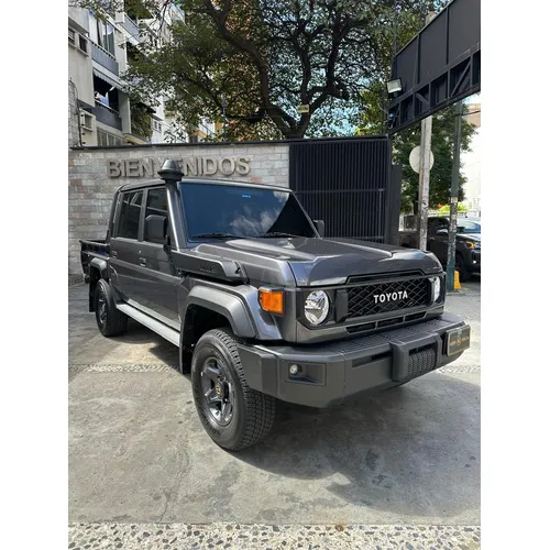 Toyota Land Cruiser 79 Hembrita LX 2024 Gris Caracas