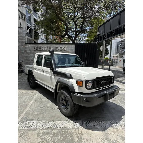 Toyota Land Cruiser 79 Hembrita LX 2026 Blanco Caracas