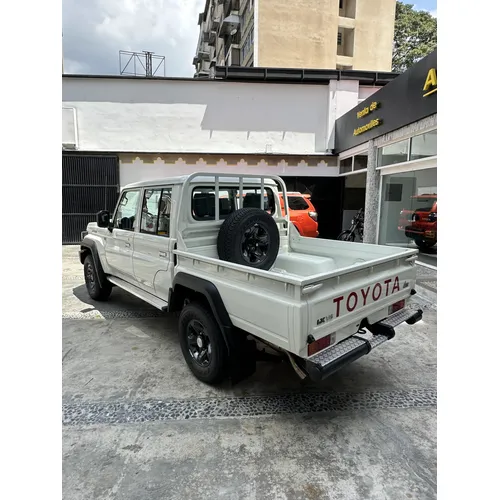Toyota Land Cruiser 79 Hembrita LX 2026 Blanco Caracas