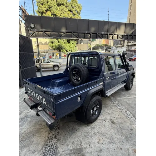 Toyota Land Cruiser 79 2026 Azul Caracas
