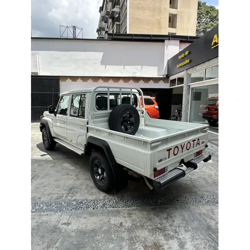 Toyota Land Cruiser 79 Hembrita 2026 Blanco Caracas