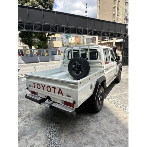 Toyota Land Cruiser 79 Hembrita LX 2026 Blanco Caracas