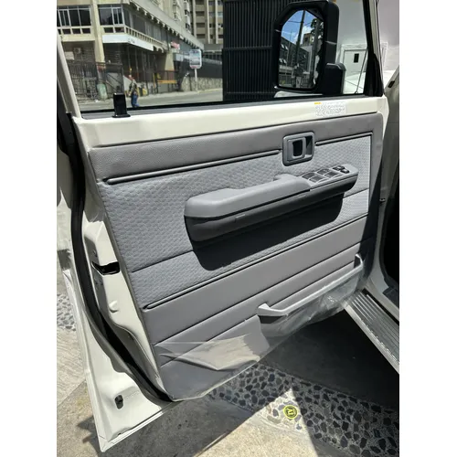 Toyota Land Cruiser 79 Hembrita LX 2026 Blanco Caracas