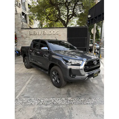 Toyota Hilux 2024 Plateado Caracas