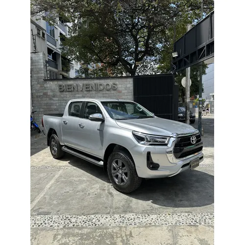 Toyota Hilux 2026 Plateado Caracas