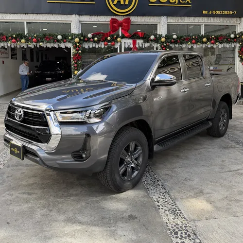 Toyota Hilux 2024 Plateado Caracas