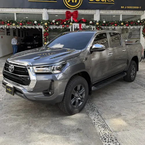 Toyota Hilux 2024 Plateado Caracas