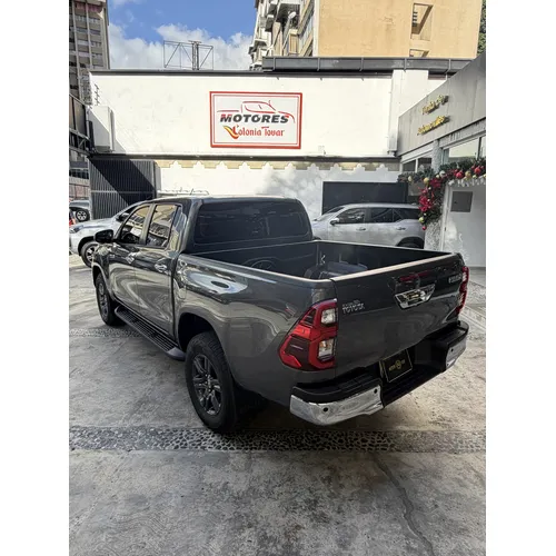 Toyota Hilux 2024 Plateado Caracas