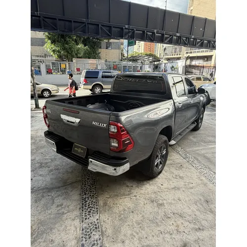 Toyota Hilux 2024 Plateado Caracas