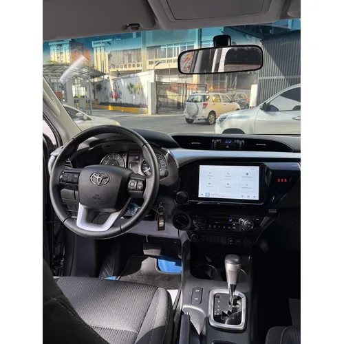 Toyota Hilux 2024 Plateado Caracas