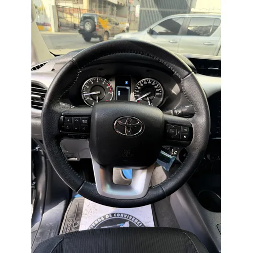 Toyota Hilux 2024 Plateado Caracas
