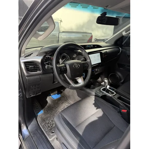 Toyota Hilux 2024 Plateado Caracas
