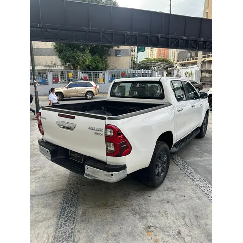 Toyota Hilux SRX 2026 Blanco Caracas