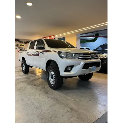 Toyota Hilux Dubai 2022 Blanco Caracas