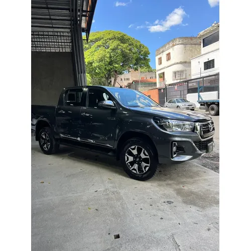 Toyota Hilux SR5 2019 Gris Puerto Ordaz