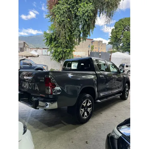 Toyota Hilux SR5 2019 Gris Puerto Ordaz