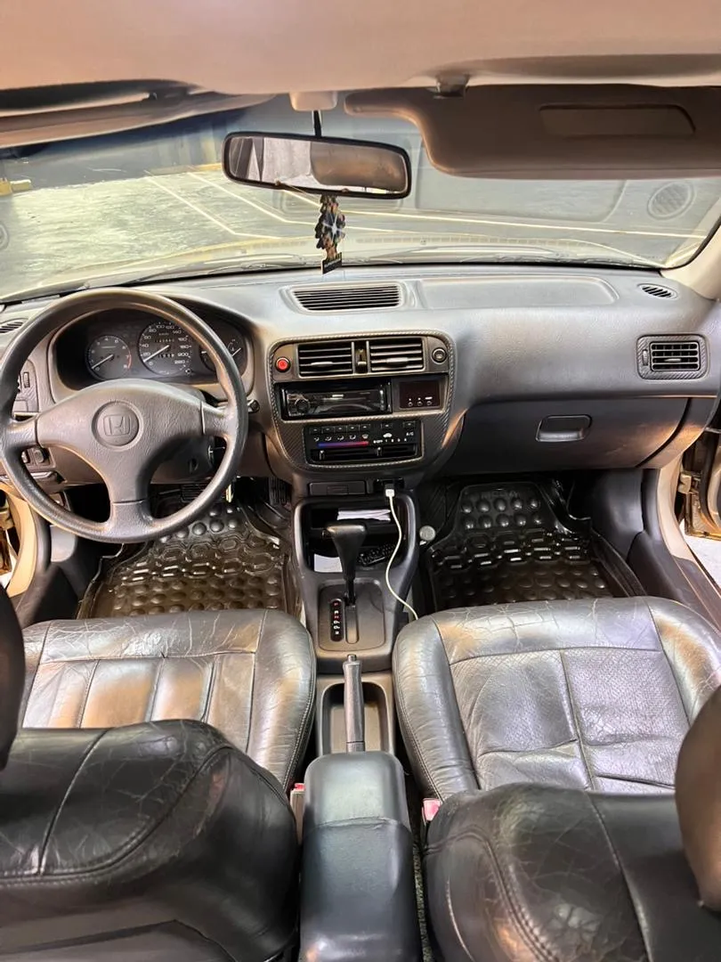 Honda Civic 1998 año 2000 dorado7