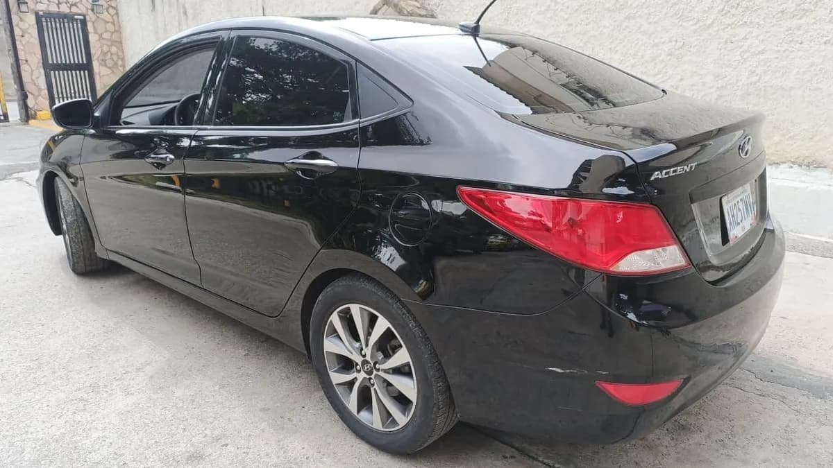 Hyundai Accent 1.6 2017 Negro