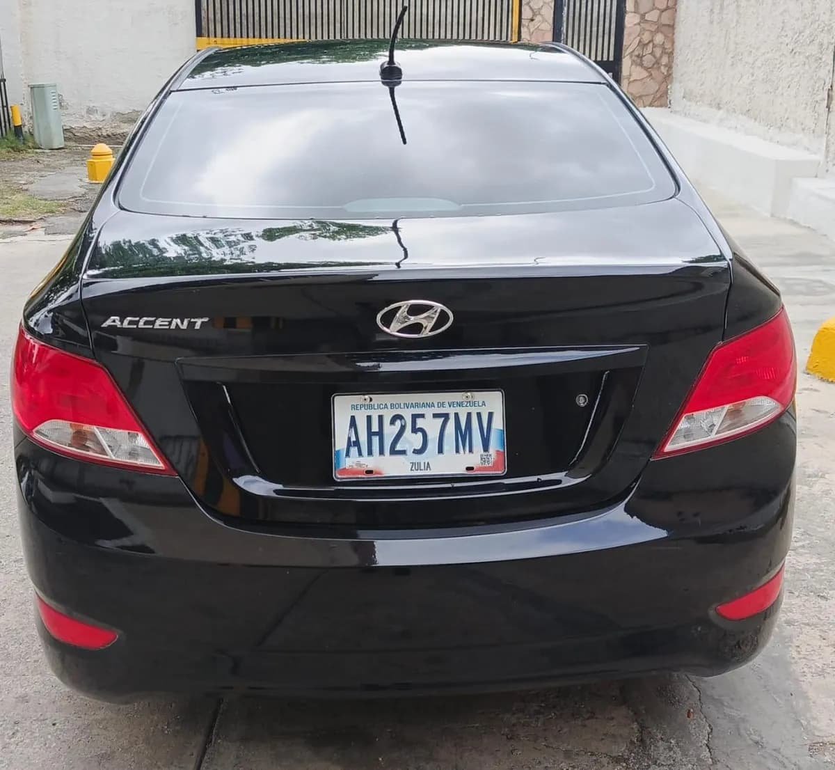 Hyundai Accent 1.6 2017 Negro